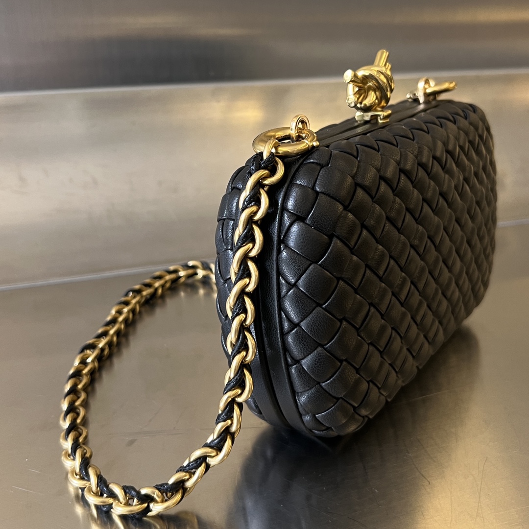 Knot Padded Intreccio Leather Clutch With Chain Black